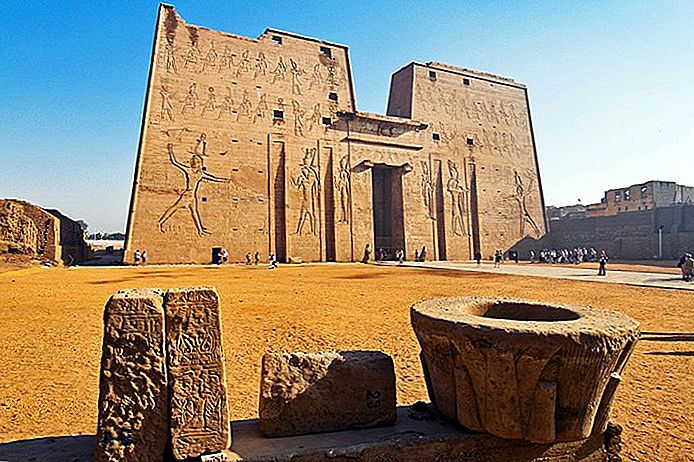 Edfu의 Horus의 장엄한 사원 탐험
